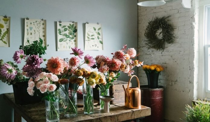 Floral Arrangements To Decorate Escape Rooms